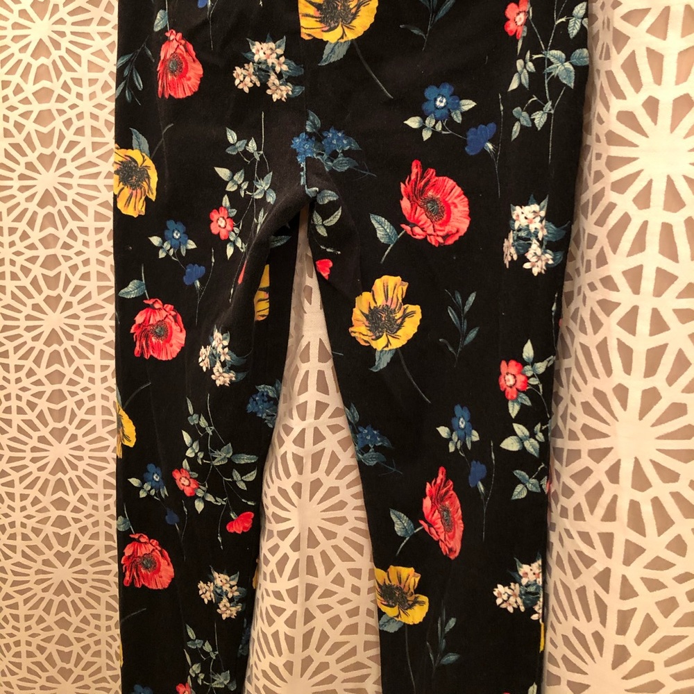 Old Navy Cute Bold Floral Pixie Pants Mid-Rise - Picture 5 of 6